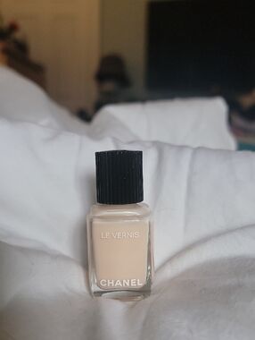 CHANEL Le Vernis Press-On Nails in Soft Nude Beige